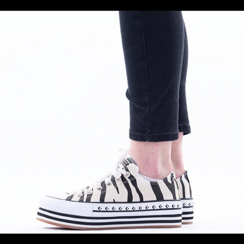 🔥NWT Converse Chuck Taylor Layer Ox Platform Women’s Sneakers ( No box)